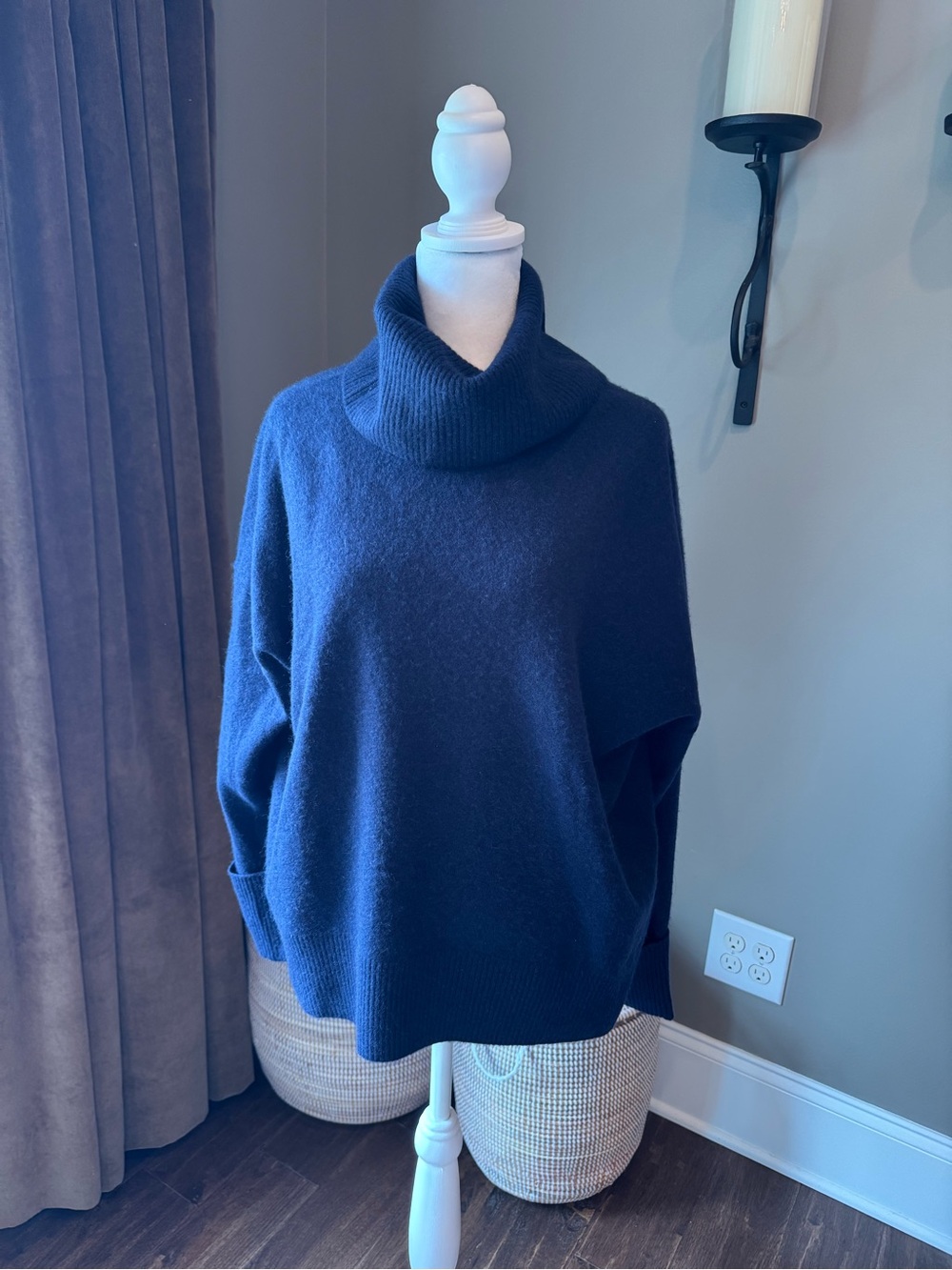 Banana Republic 100% Cashmere Navy Oversized Turtleneck Sweater M